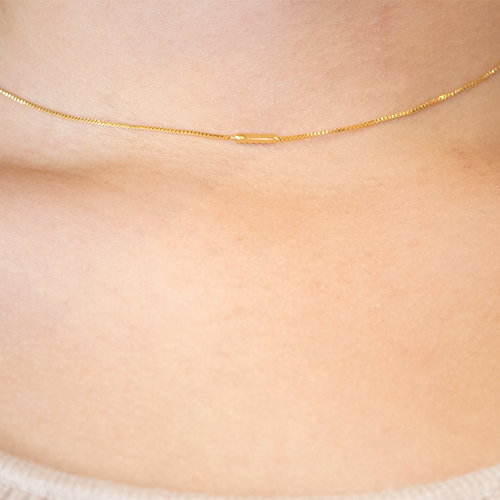 Slim Gold Bar Necklace - Imagen 3