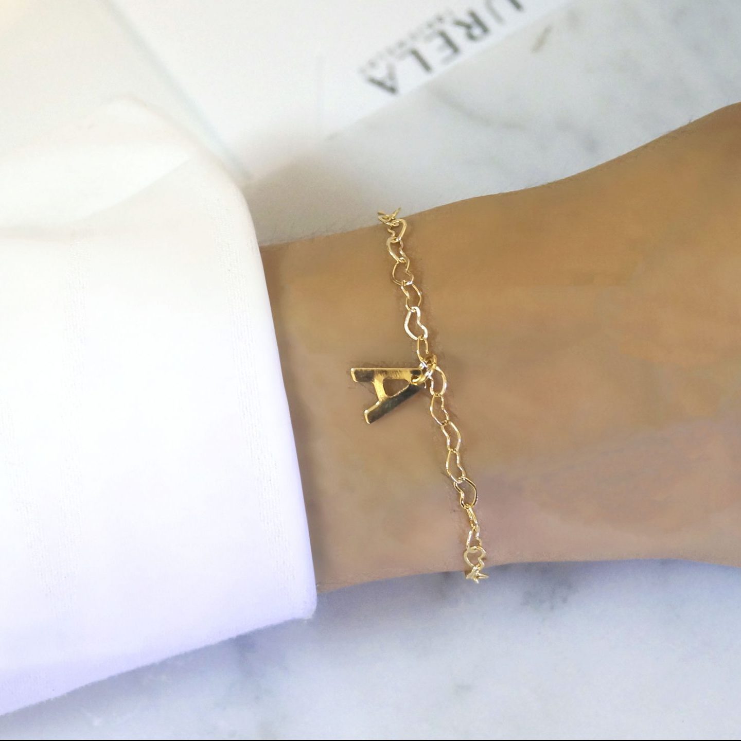 Pulsera eslabón corazones con inicial CHAPA DE ORO 18K - Imagen 2