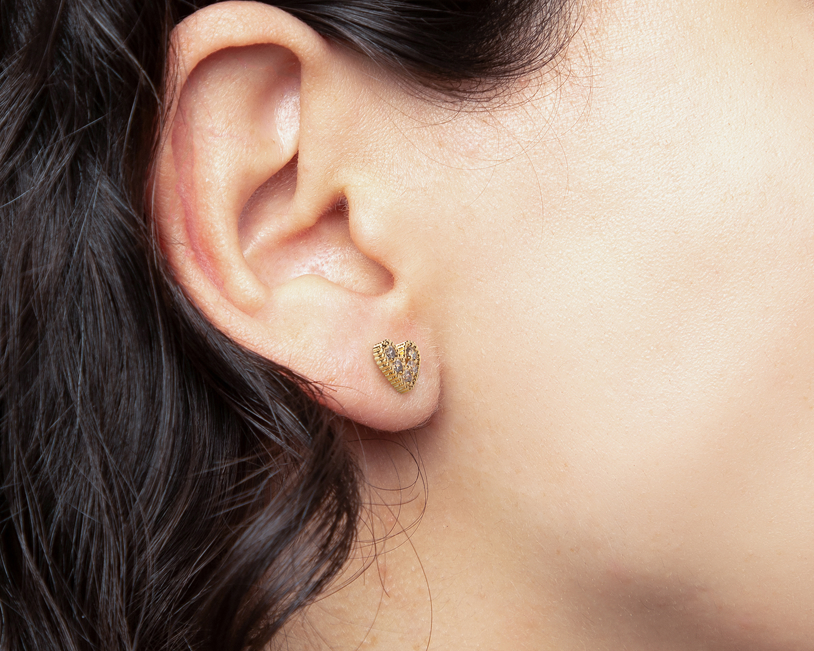 Aretes Corazón con Zirconias – Chapa de Oro - Imagen 2